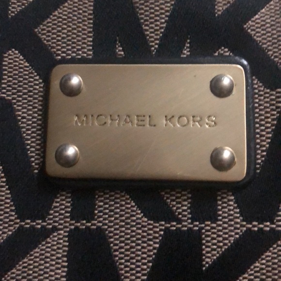 MICHAEL KORS SIGNATURE TOTE - Picture 2 of 9